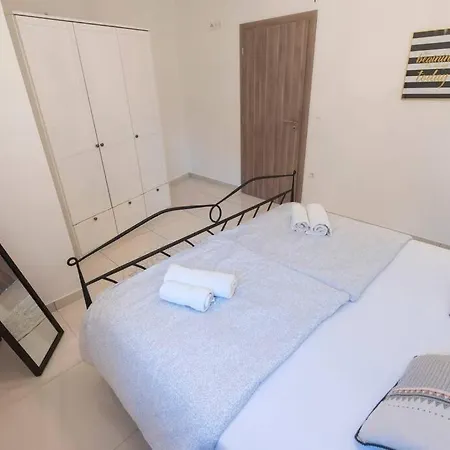 Apartman M&s 1 Kali, Otok Ugljan 아파트 *