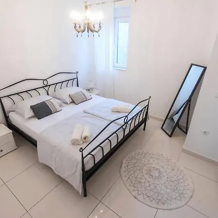Apartman M&s 1 Kali, Otok Ugljan 아파트 칼리